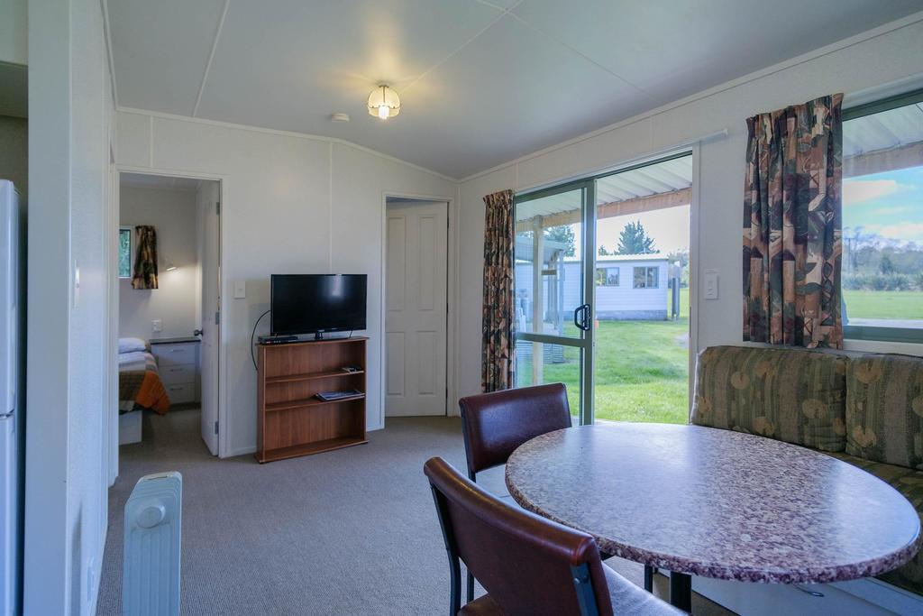 Grumpy's Kiwi Holiday Park Geraldine Bagian luar foto